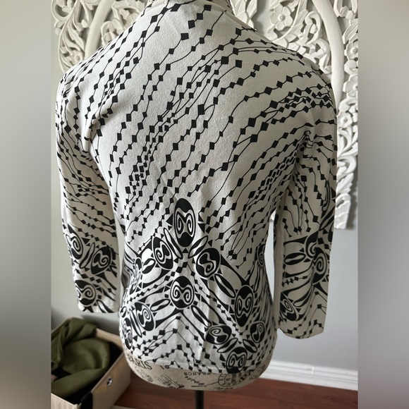 Women’s blouse size medium - Picture 2 of 3